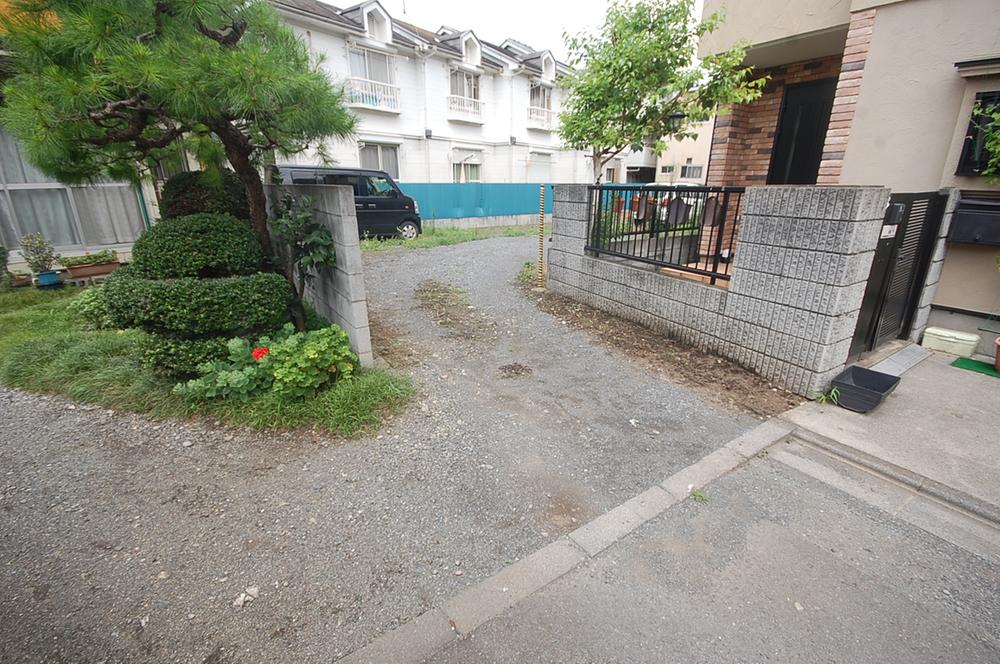 Local photos, including front road. Local shooting