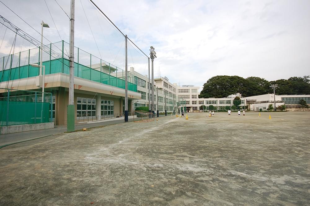 Junior high school. Fussa stand Fussa 999m to the third junior high school