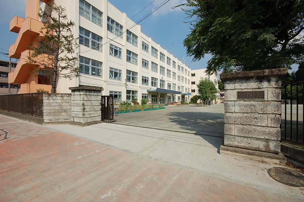 Primary school. Fussa stand Fussa 551m until the fifth elementary school