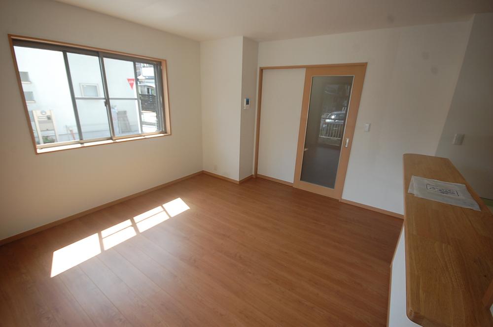 Same specifications photos (living). Seller same specifications