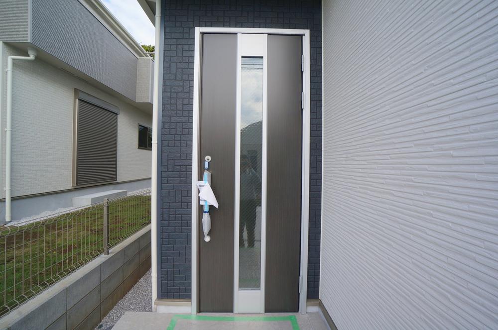 Entrance. Same specifications