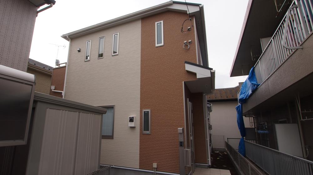 Local appearance photo. Local (11 May 2013) Shooting