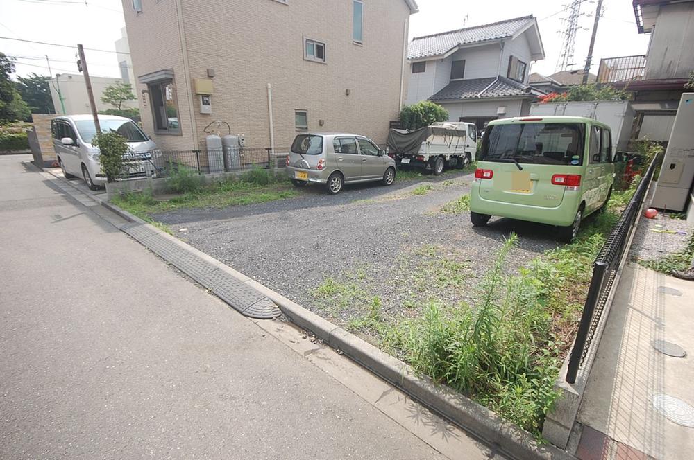 Local photos, including front road. Local shooting