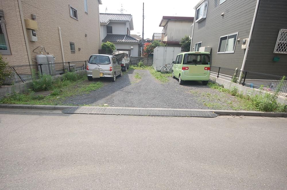 Local photos, including front road. Local shooting