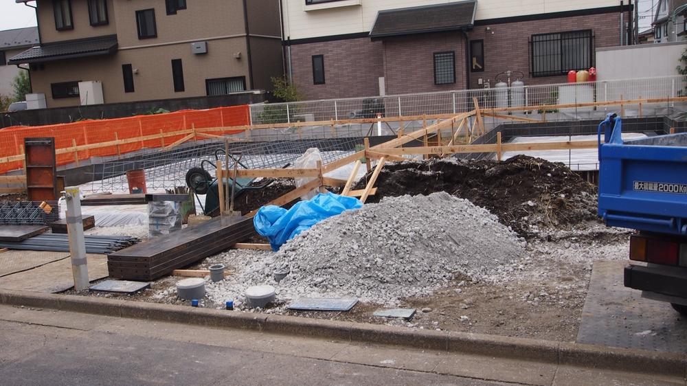 Local photos, including front road. Local (10 May 2013) Shooting