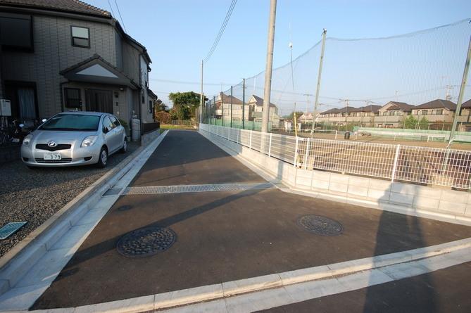 Local photos, including front road. Local shooting