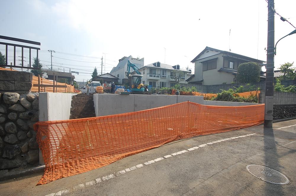 Local photos, including front road. Local shooting