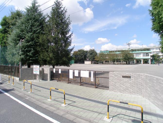 Junior high school. Fussa stand Fussa 1331m to the second junior high school