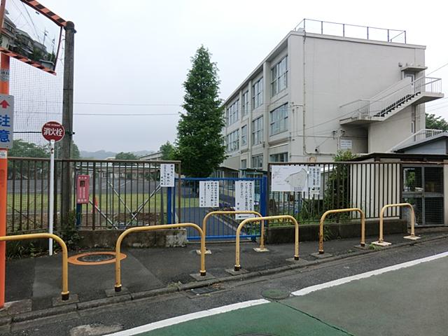 Primary school. Fussa stand Fussa 280m until the fourth elementary school