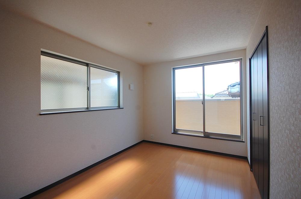 Same specifications photos (Other introspection). Same specifications Western-style