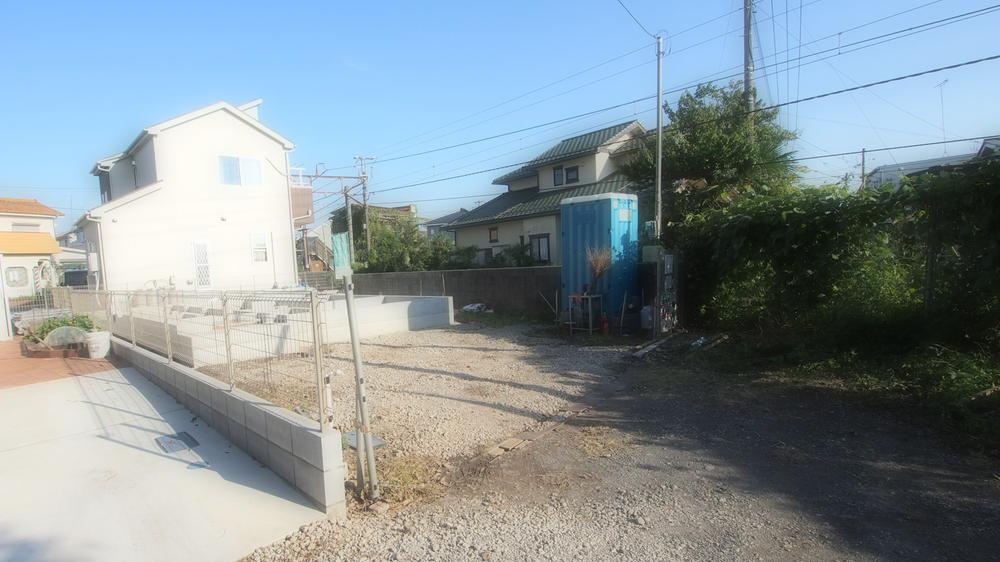 Local photos, including front road. Local (10 May 2013) Shooting