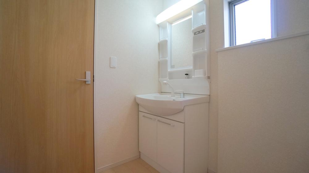 Wash basin, toilet. Indoor (12 May 2013) Shooting