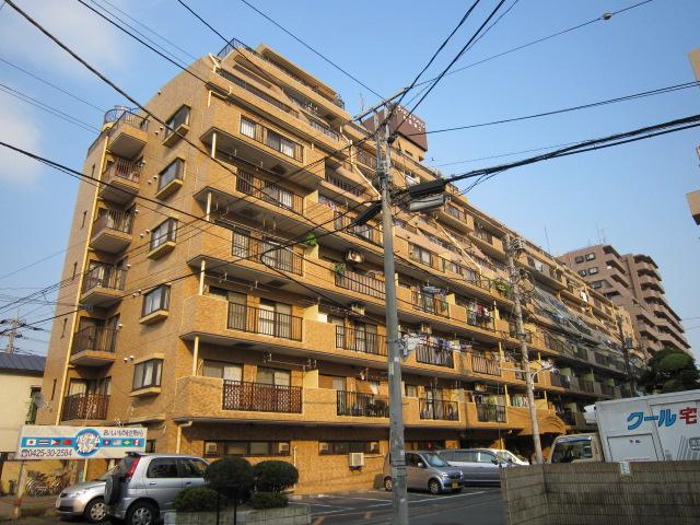 Local appearance photo. Local (12 May 2013) Shooting