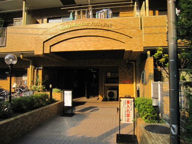 Entrance. Common areas