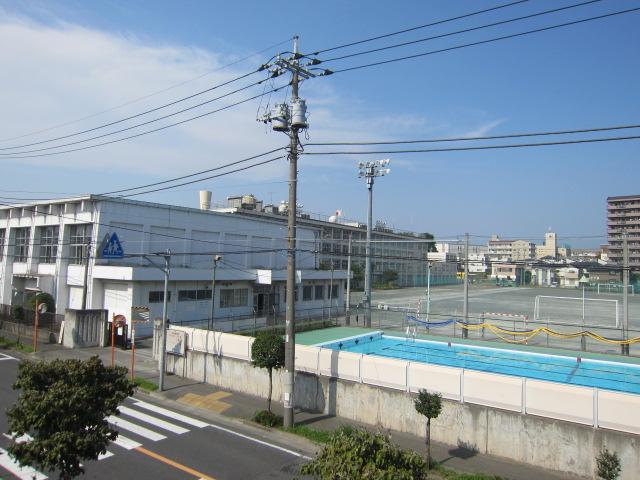 Junior high school. Fussa stand Fussa 1397m to the second junior high school