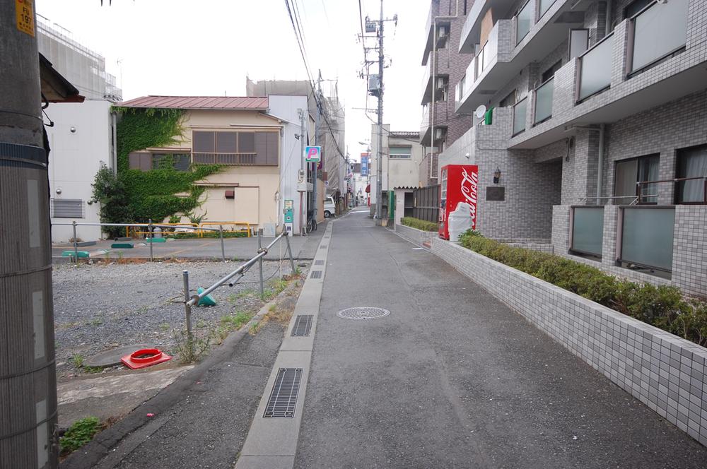 Local photos, including front road. Local shooting