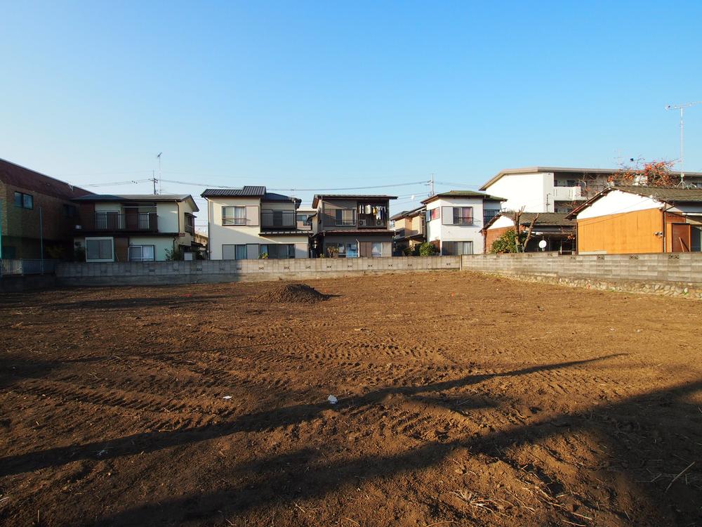 Local appearance photo. Local (12 May 2013) Shooting