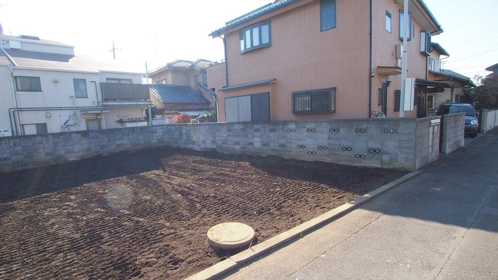 Local photos, including front road. Local (12 May 2013) Shooting