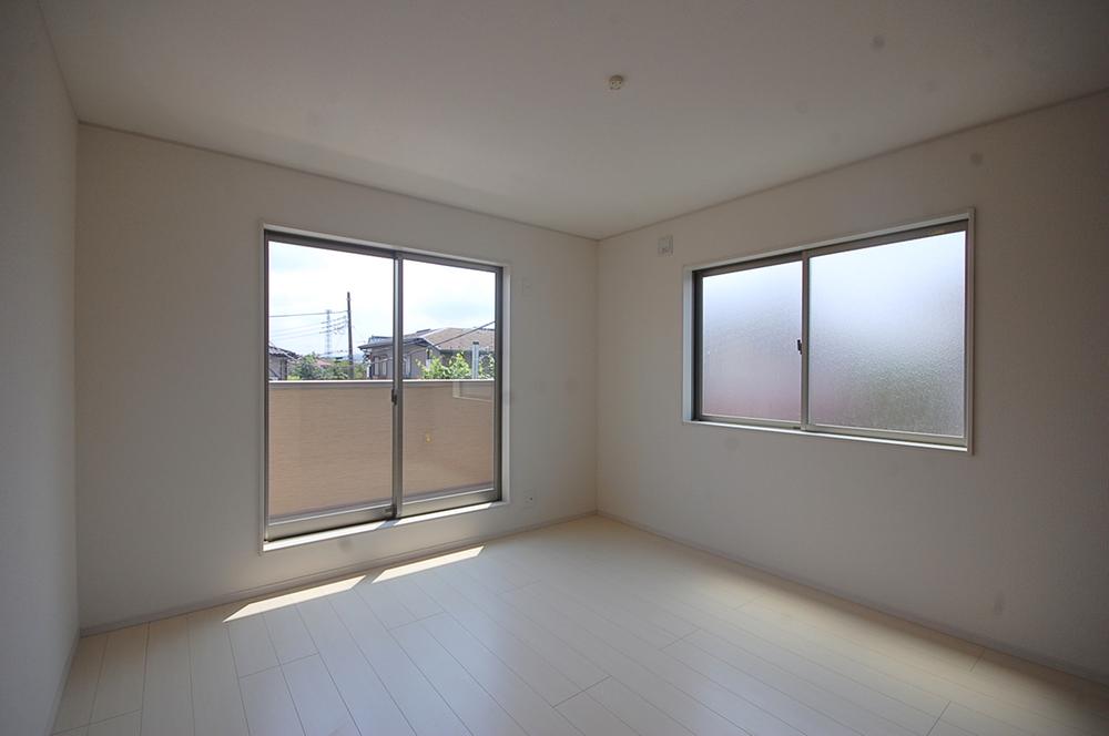 Same specifications photos (Other introspection). Same specifications