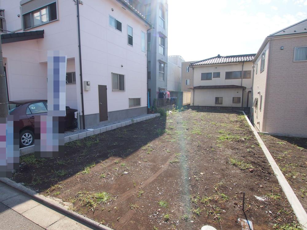 Local photos, including front road. Local (10 May 2013) Shooting