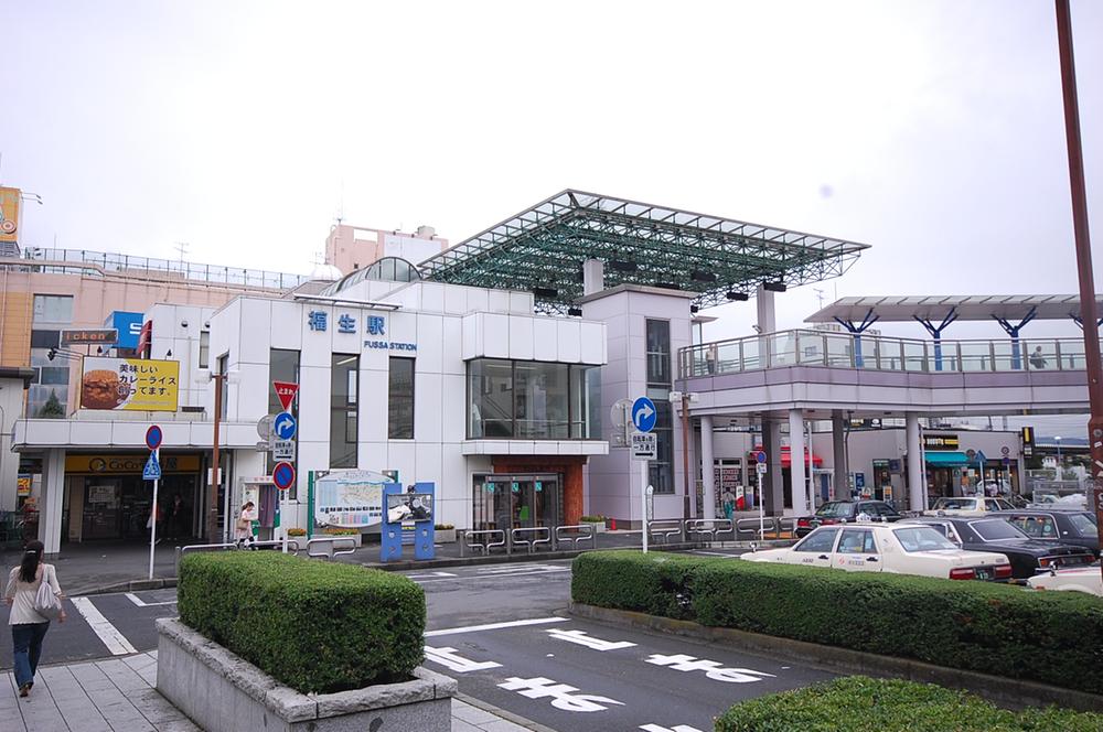 station. 850m to Fussa Station