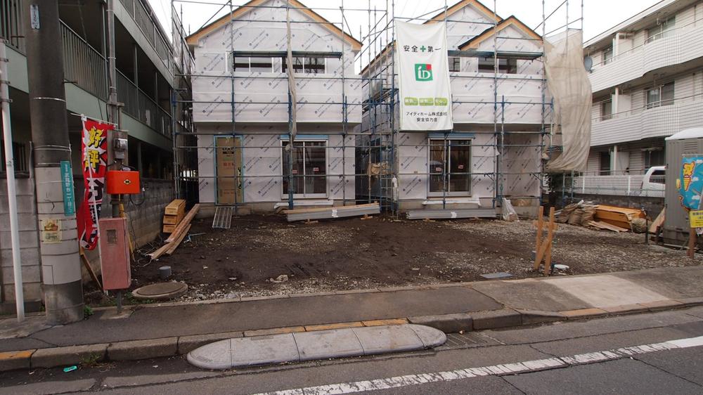 Local photos, including front road. Local (11 May 2013) Shooting