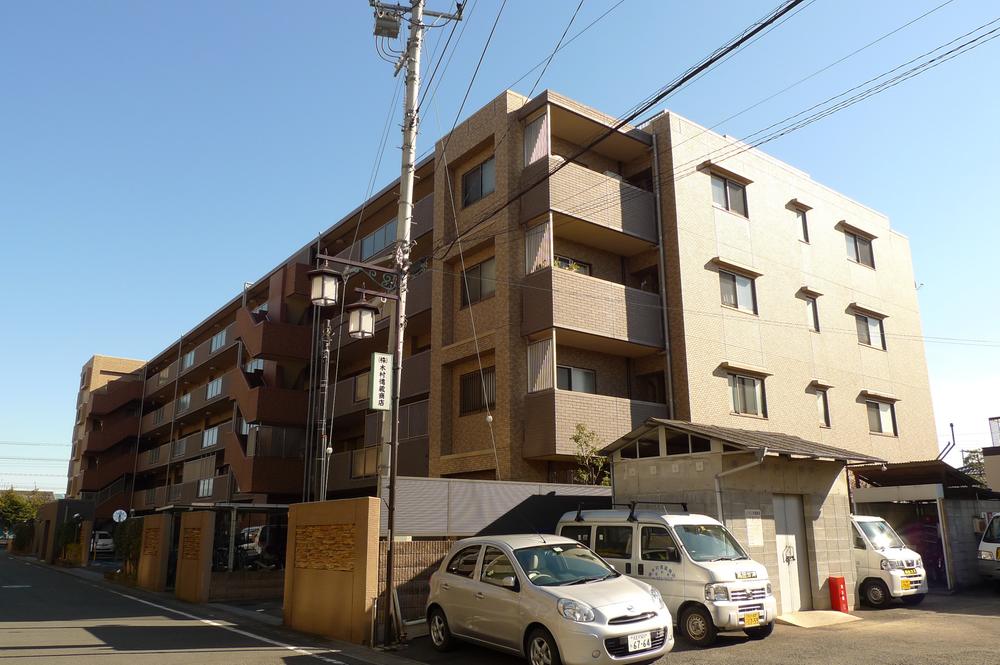 Local appearance photo. Local (12 May 2013) Shooting