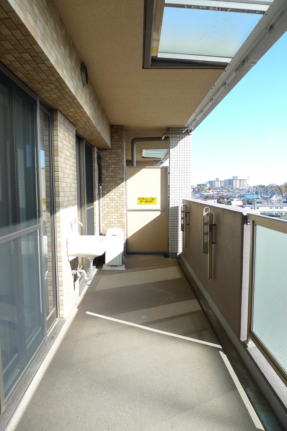 Balcony. Local (12 May 2013) with shooting Garden sink