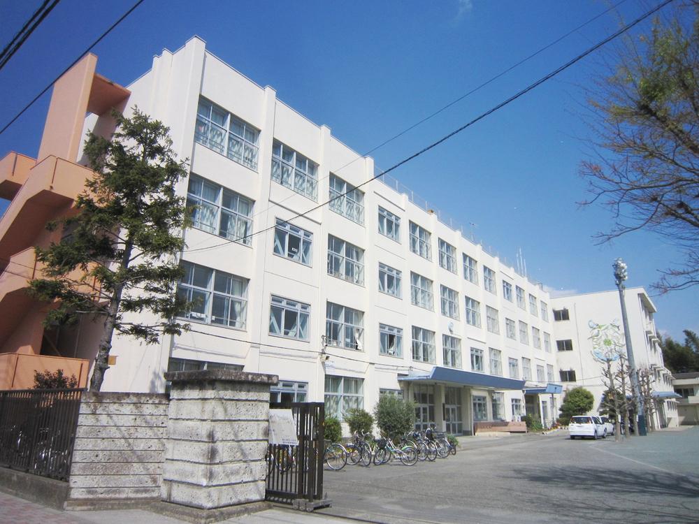 Primary school. Fifth 700m up to elementary school