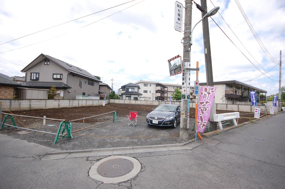 Local photos, including front road. Local shooting