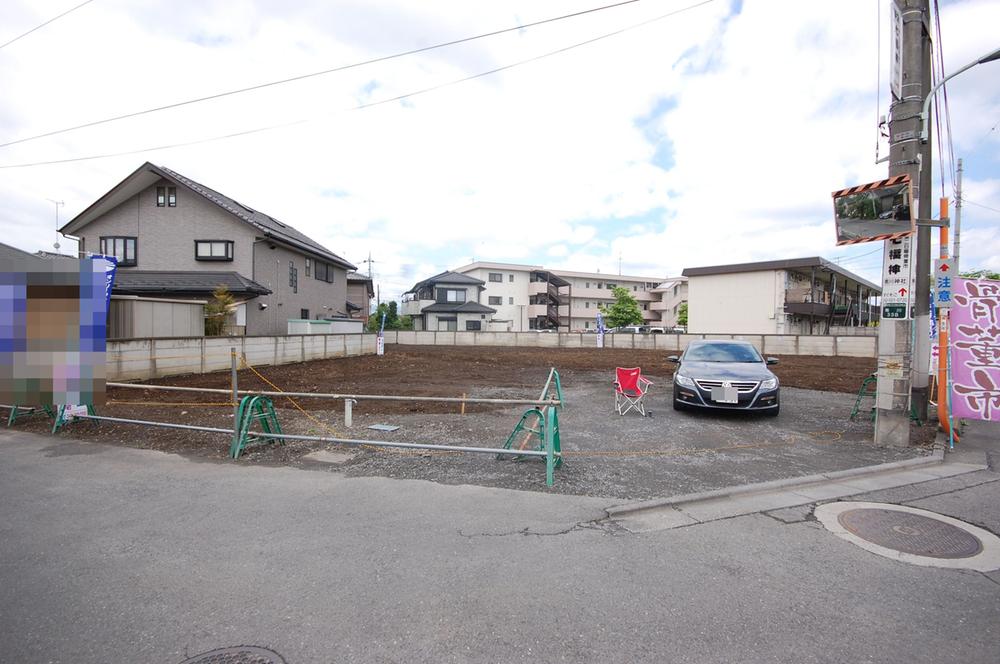 Local photos, including front road. Local shooting