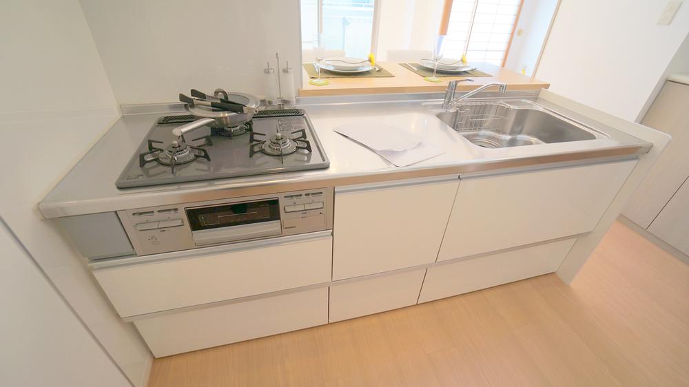 Kitchen. Indoor (11 May 2013) Shooting