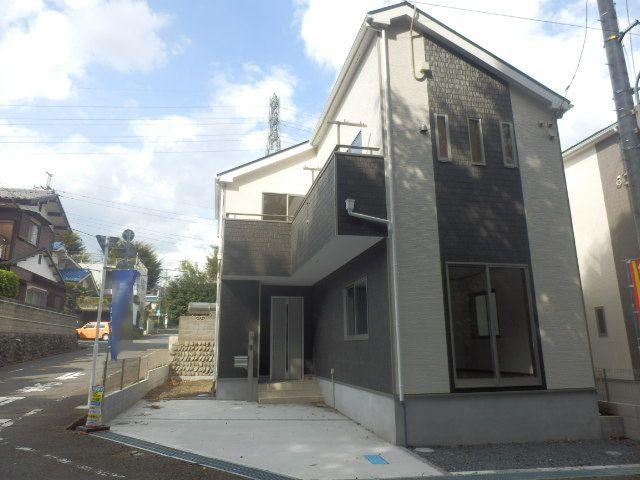 Local appearance photo. 1 Building