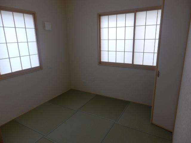 Non-living room. 1 Building