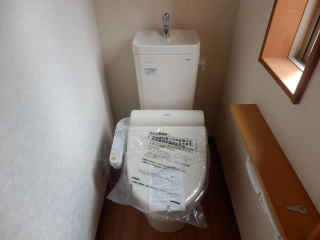 Toilet. 1 Building
