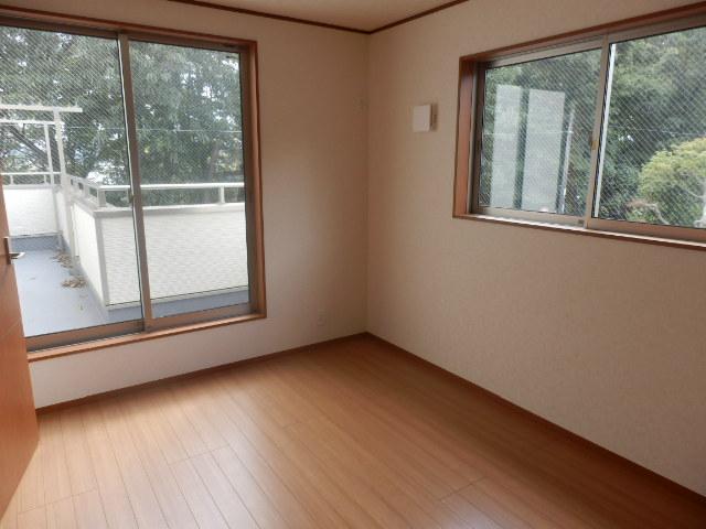 Non-living room. 1 Building