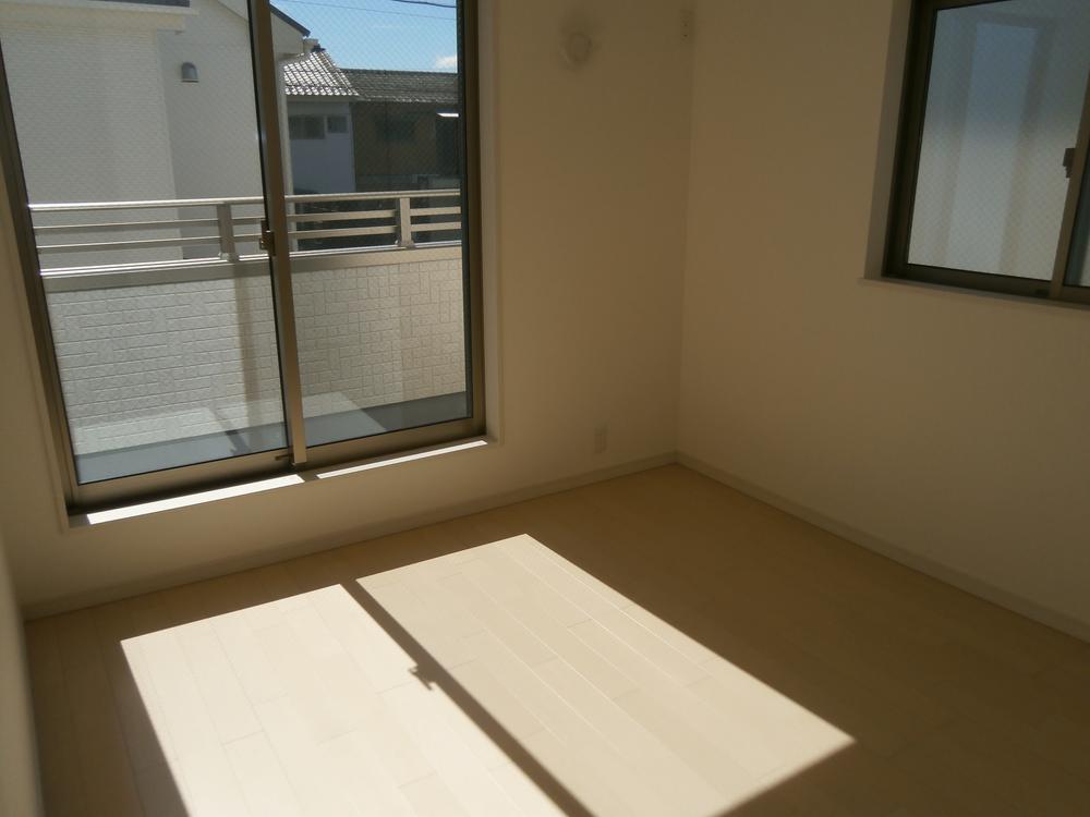 Non-living room. Local (10 May 2013) Shooting