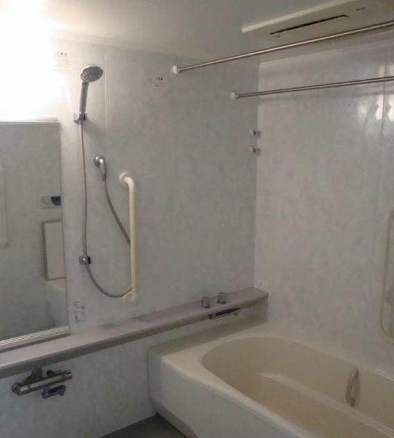 Bathroom. Full Otobasu dated bathroom dryer