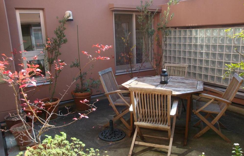 Other. Living and so Western-style surround, There is this terrace.