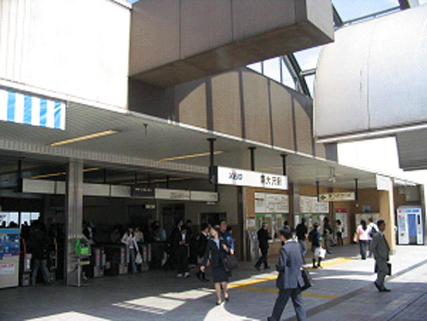 station. To Minami-Osawa 1200m