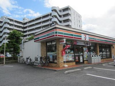 Convenience store. Seven-Eleven Hachioji Kuboyama chome store up (convenience store) 753m