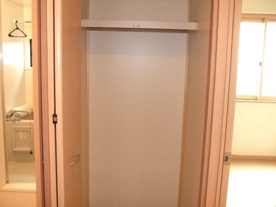 Receipt. Clothes can also be hung closet