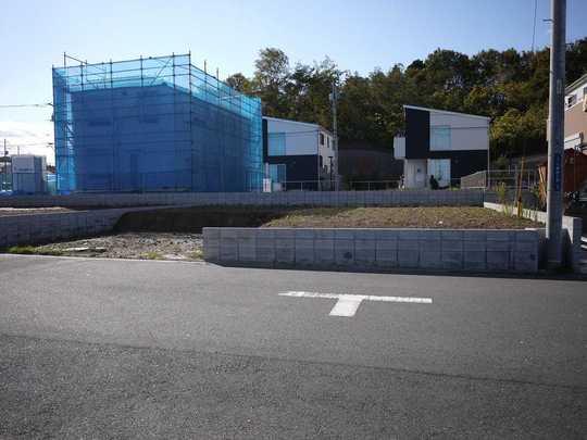 Local photos, including front road. Cityscape is very beautiful in the popularity of Hachioji Minamino. Also good There is also a living environment of commercial facilities such as a super close.