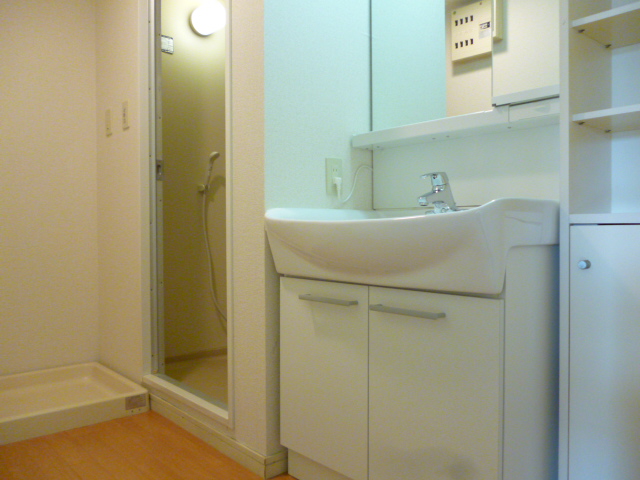 Washroom.  [Photo separate room] It comes with a shelf next to the wash basin