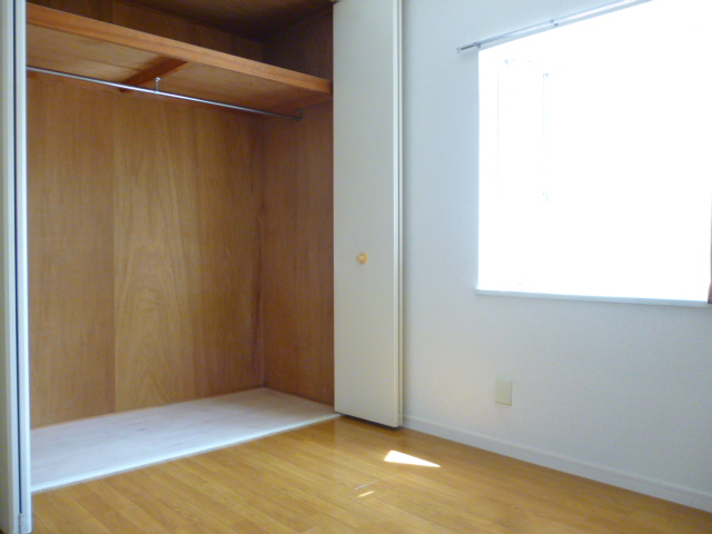 Living and room. 4.5 Pledge of bay window room