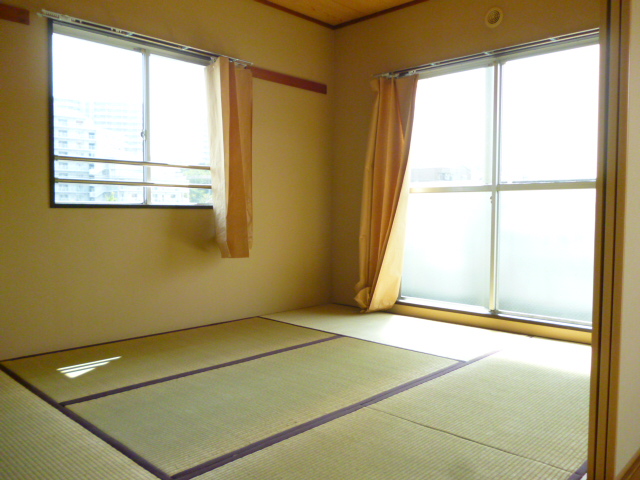 Living and room. Japanese-style room is a bright two-plane daylight