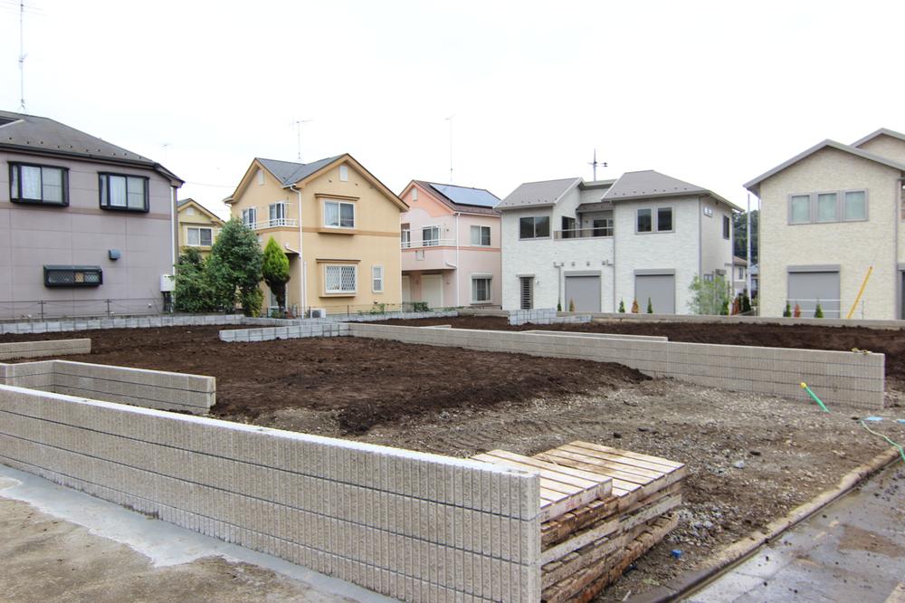 Local photos, including front road. Local (12 May 2013) Shooting