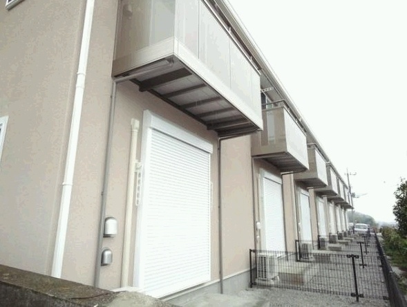 Building appearance. Shutter shutter is fully equipped.