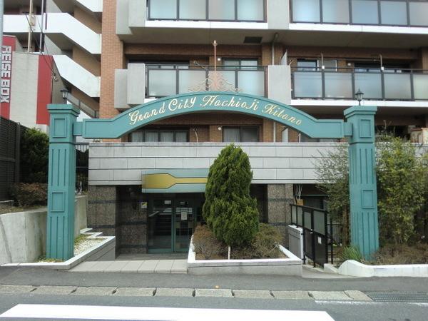 Entrance. Common areas