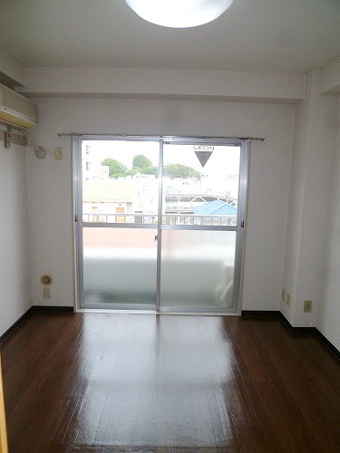 Other room space. Bright room